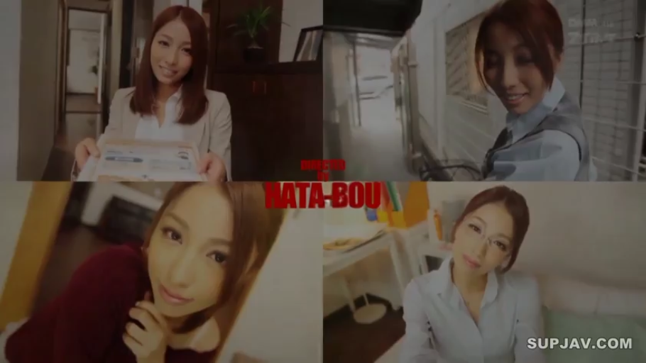 Indoor · Sitting Posture · Glasses · Close-up of the face · Smile · Business attire · 注视镜头 · Mature woman