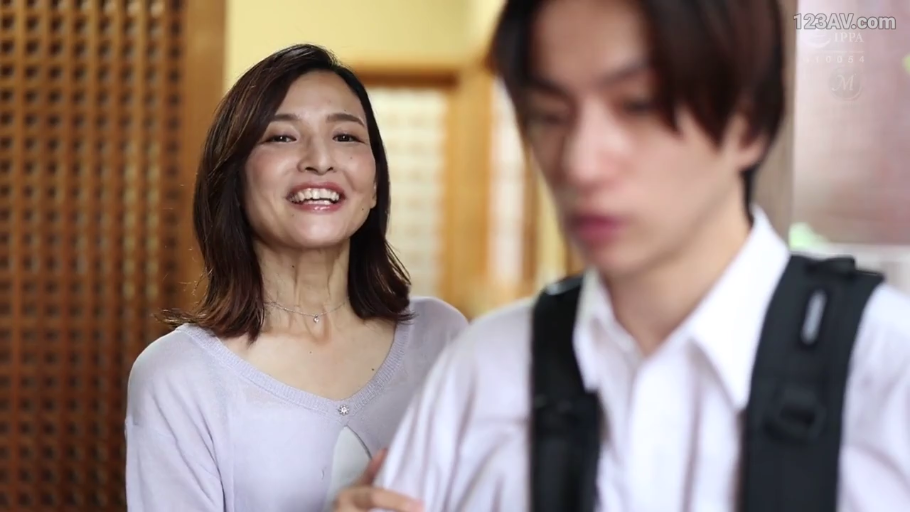 站立 · ニットセーター · 顔のクローズアップ · 和风室内