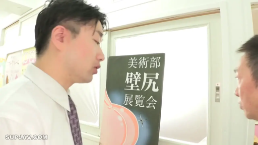 室内 · 坐姿 · 面部 · 委屈 · 毛巾 · 浴袍 · 化妆间 · 抿嘴