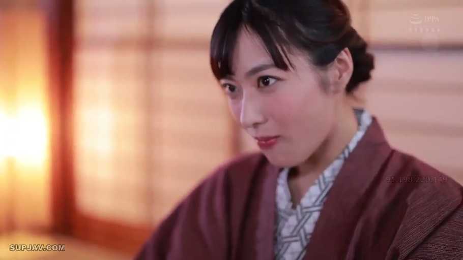 室内 · 面部 · 站立 · 注视 · 针织衫 · 冷漠