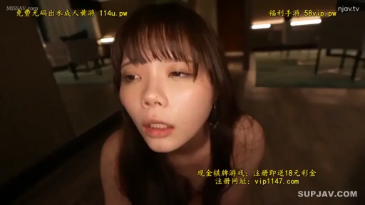 室内 · 迷離 · 跪き姿勢 · 顔のクローズアップ · 裸体 · 性欲