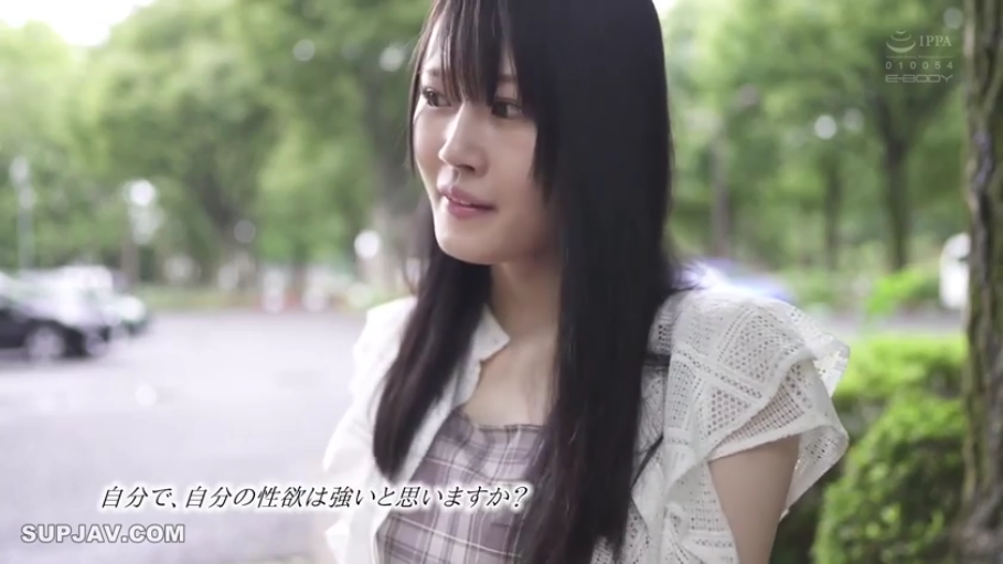 站立 · 中景 · 公园 · 蕾丝开衫