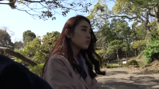 Stand · Outdoor · 树木 · Coat · Side face · indifferent · Gazing into the distance