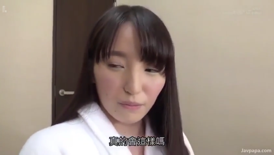 室内 · 迷离 · 仰卧 · 内衣 · 面部与胸部 · 躺卧