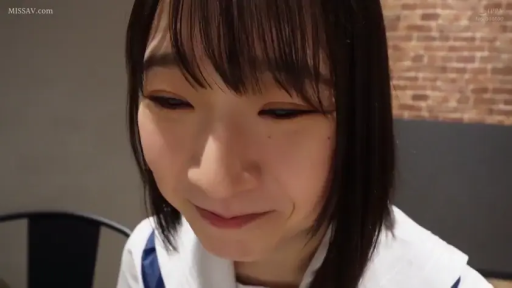 室内 · 座り姿勢 · 顔部のクローズアップ · 恥ずかしがり屋 · 凝視 · 椅子 · 水手服 · 黑发