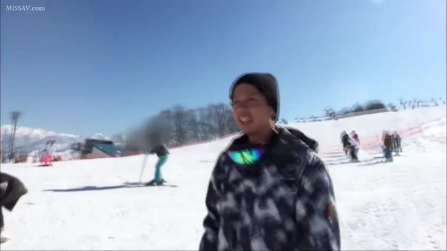 站立 · 中景 · 微笑 · 閒聊 · 滑雪服 · 滑雪场