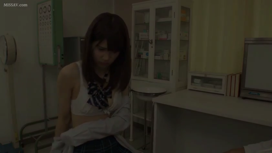 跪坐 · 卧室 · 便服 · 纸箱 · 亲昵 · 愉快 · 居家生活