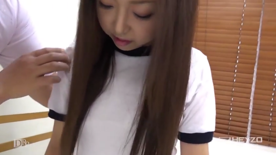 室内 · 站立 · 恥ずかしがり屋 · 上半身 · 抚摸 · 长发 · 体操服 · 百叶窗