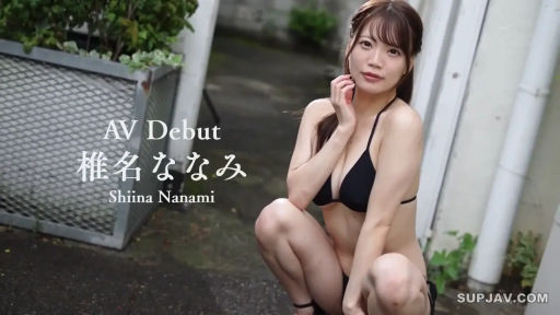 蹲姿 · 中景 · 盆栽 · 微笑 · 户外 · 黑色比基尼 · AV出道 · 静态写真