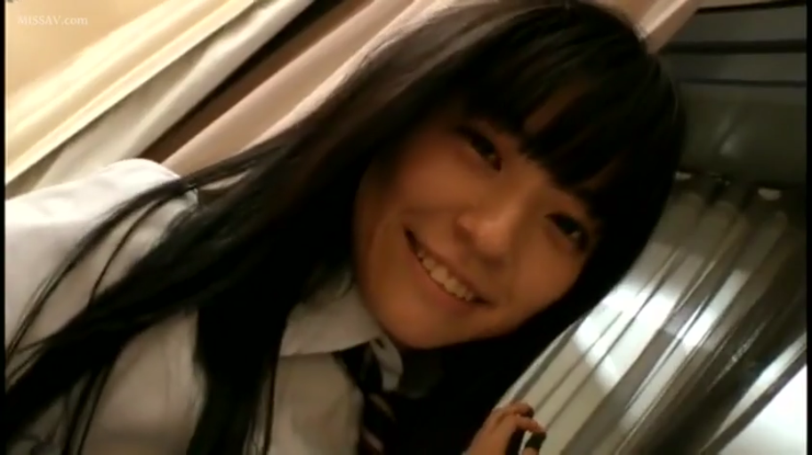 室内 · 坐姿 · 交谈 · 沙发 · 背心 · 是 · 痛苦 · 单女
