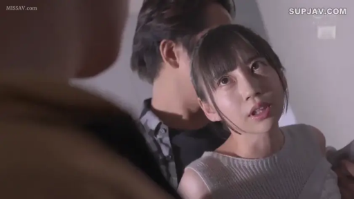 室内 · 站姿 · 面部特写 · 剧情 · 对视 · 无袖上衣 · 惊讶