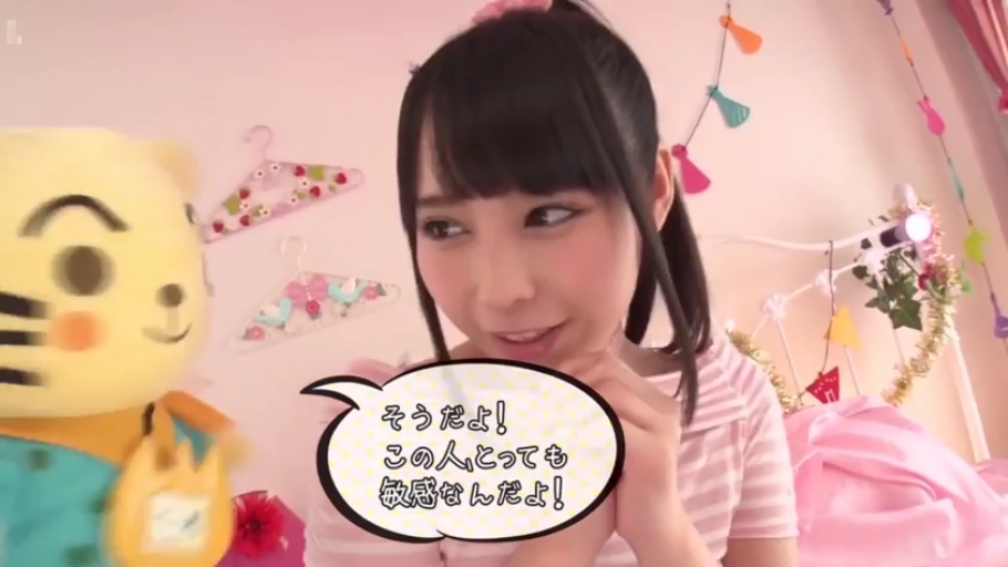 Sitting Posture · Smile · 面部特写 · 互动 · Indoor bedroom · 毛绒玩具 · 粉白条纹上衣 · 日文对话框