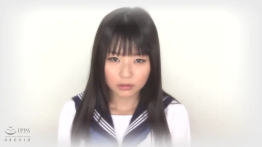 室内 · 忧郁 · 脸部 · 学生制服 · 注视 · 正面站立 · 正面肖像