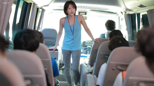 全身 · 站姿 · 背心 · 職業 · ショートヘア · 掛繩 · 巴士 · 讲解