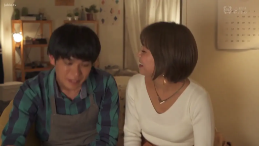 室内 · 座り姿勢 · 微笑 · 半身 · エプロン · 対話 · 居家 · 家具