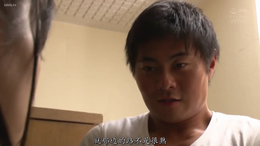 交谈 · 严肃 · 全身 · 站姿 · 手提包 · 中文字幕 · 玄关 · 白衣灰裙