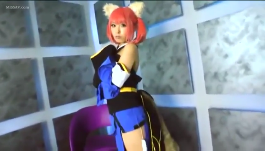 室内 · 摆拍 · 半身 · 双马尾 · 冷淡 · 侧身站姿 · 角色扮演服 · 狐耳