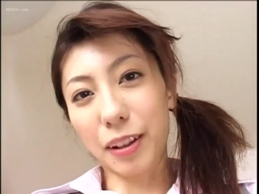 室内 · 脸部 · 白衬衫 · 正面 · 说话 · 自拍视角 · 亲切