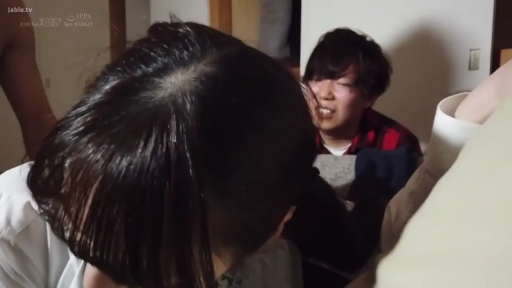 格子衬衫 · 室内 · 俯身 · 愉悦 · 口交 · 多人 · 头部