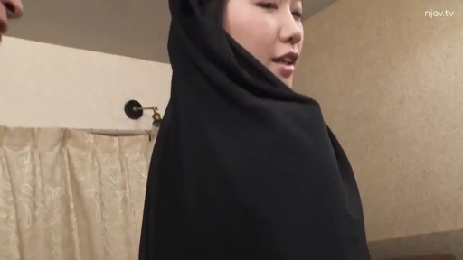 Indoor · Conversation · Stand · 自然 · Side face · 宗教服饰 · 异域风情