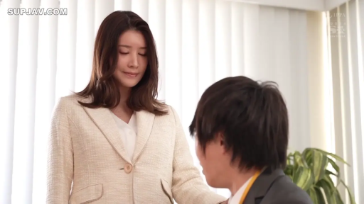 跪地 · 盆栽 · 面部特写 · 办公室内 · 职业装 · 剧情 · 交流 · 温柔