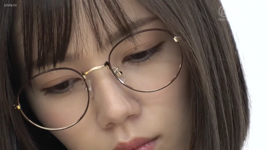 室内 · 丁字裤 · 臀部 · 弯腰 · 掀裙 · 小便池 · 厕所
