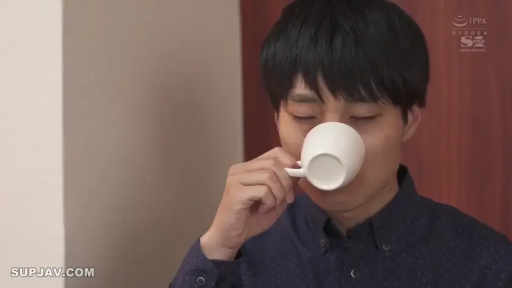 室內 · 面部特寫 · 深蓝色波点衬衫