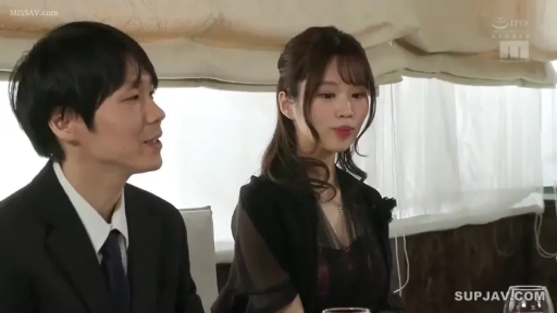 室内 · 坐姿 · 交谈 · 中景 · 自然 · 剧情 · 窗帘 · 西装