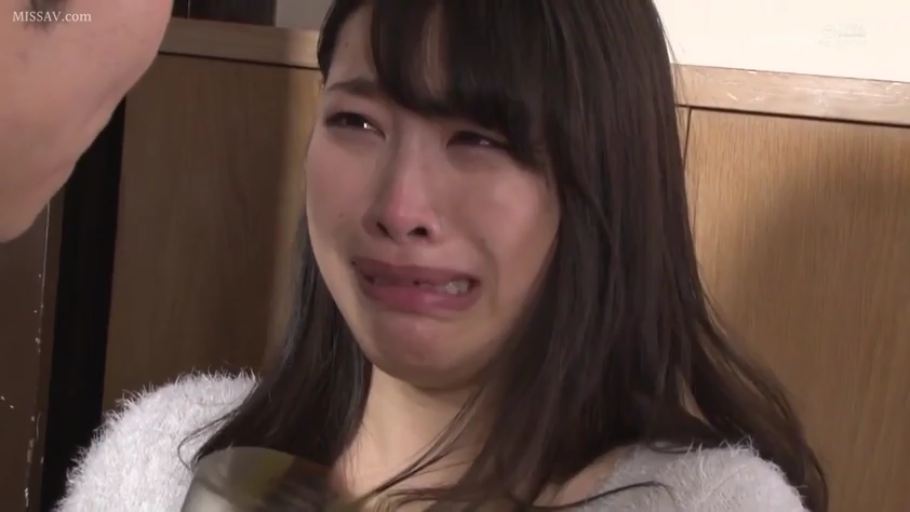 Indoor · Close-up of the face · 白色毛衣 · Face to face