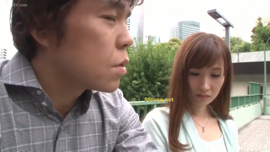 格纹衬衫 · 户外天桥