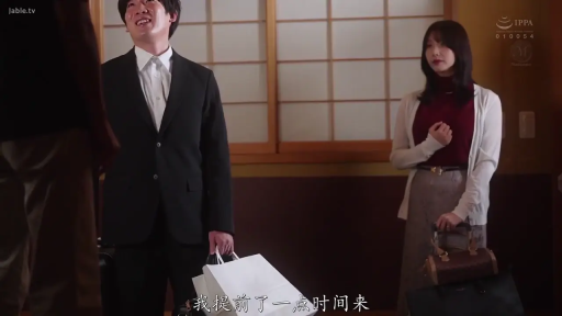 严肃 · 全身 · 站立 · 行李箱 · 注视 · 开衫 · 职场 · 日式房间