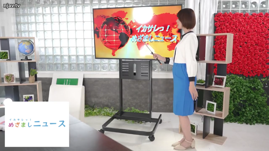 全身 · 站立 · 職業裝 · 認真 · 演播室 · 播報 · 指示棒 · 新闻主播