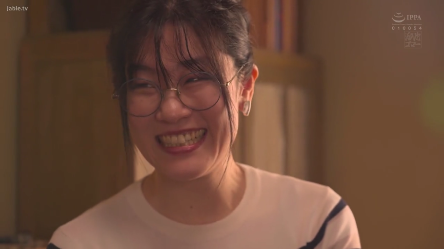 室内 · 站立 · 摆拍 · 微笑 · 女仆装 · 上半身 · AV女优