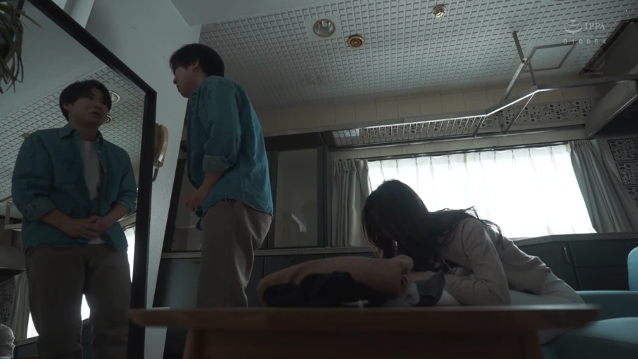 教室 · 站立 · 羞涩 · 半身特写 · 黑板 · 水手服 · 整理领口 · 校园风格