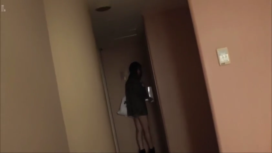 全景 · 走廊 · 黑色外套