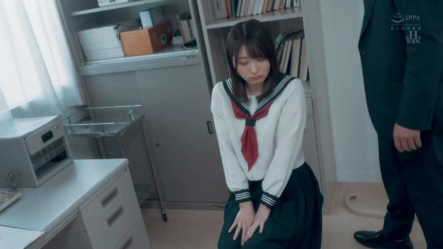 坐姿 · 委屈 · 剧情 · 谈话 · 水手服 · 书架 · 保健室