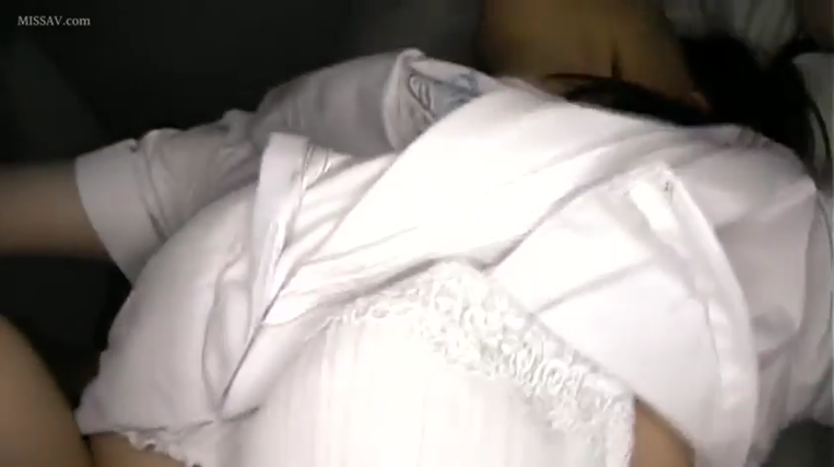 室内 · 臀部特写 · 白色蕾丝内裤 · 趴卧