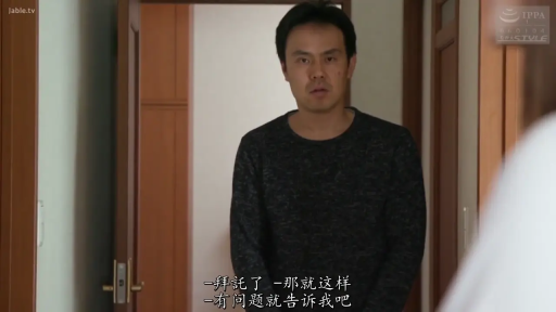 室内 · 坐姿 · 胸部 · 露乳 · 凝视 · 椅子 · 大笑 · 浅蓝色内衣