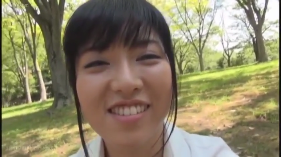 白衬衫 · 面部特写 · 户外