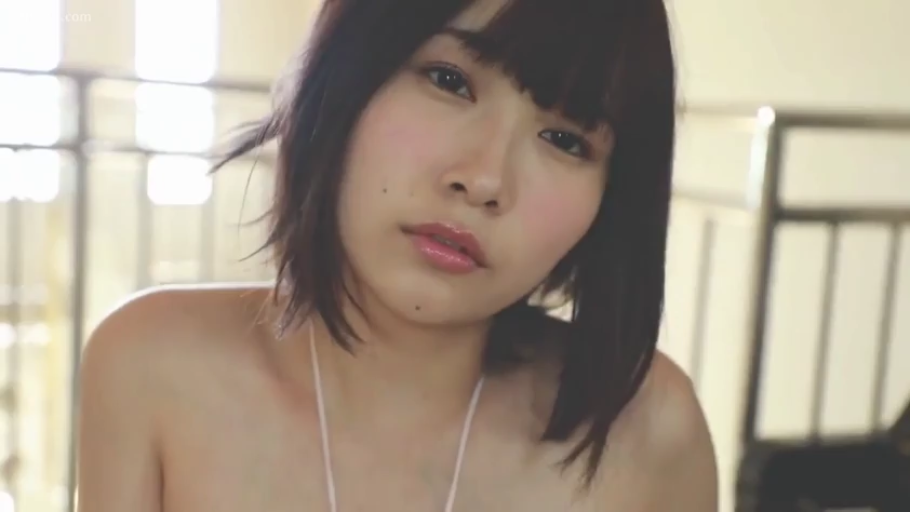 客厅 · 成人内容 · 期待 · 准备口交 · 阴茎特写 · 跪坐合十 · 针织吊带 · 西瓜游泳圈