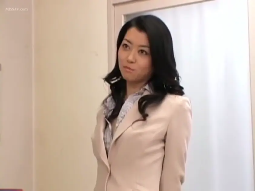 室内 · 严肃 · 站立 · 半身 · 凝视 · 西装 · 成熟