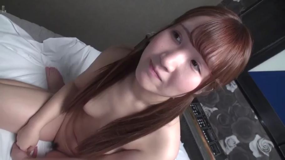 跪坐 · 全裸 · 寝室 · 顔のクローズアップ · 注視 · シーツ · POV · 羞涩表情