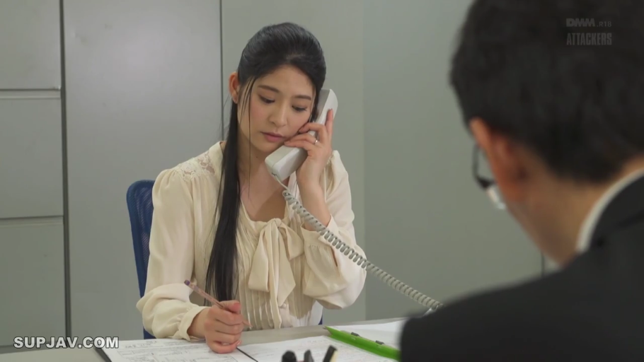 坐姿 · 忧郁 · 办公室 · 白色衬衫 · OL · 打电话 · 电话机 · 半身像