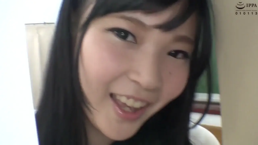 室内 · 顔部のクローズアップ · 微笑 · 白い上着 · 注視 · POV视角 · 正面