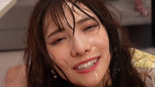 室内 · 顔部のクローズアップ · 颜射 · 精液 · 仰视 · 碎花上衣 · 满足