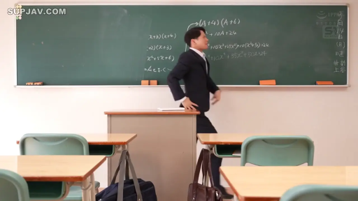 教室 · 全景 · 黑板 · 远景 · 行走 · 西装 · 教学