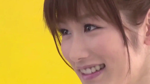 臉部特寫 · 微笑 · 侧脸 · 开心 · 影棚 · 肖像