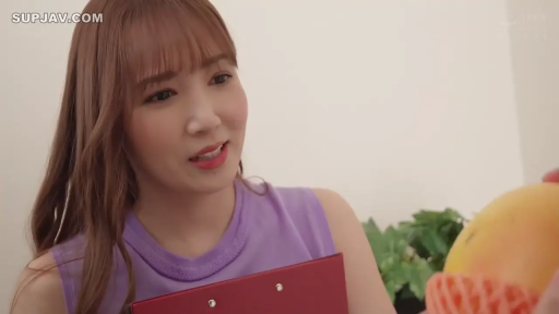 Indoor · 面部 · Stand · Display · 自然 · 文件夹 · 紫色背心 · 水果