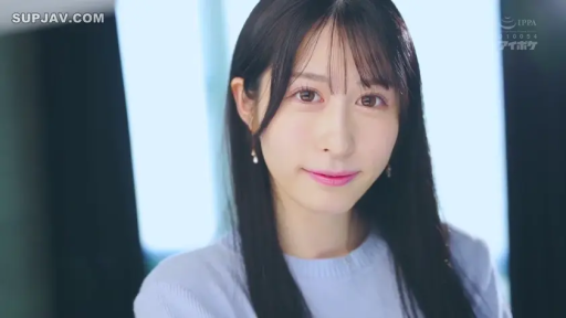 室内 · 脸部 · 微笑 · 温柔 · 正面 · 写真 · 耳坠 · 浅蓝色针织衫