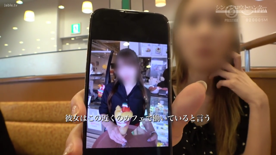 餐厅 · 模糊 · 智能手机 · 展示照片 · 日文字幕 · 手持手机 · 黑色波点衫